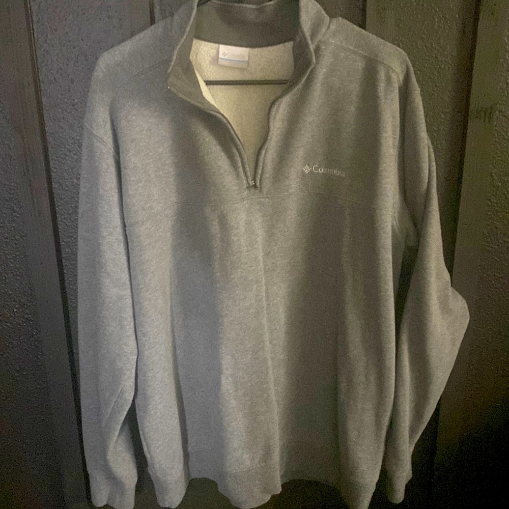 Grey Men’s 3/4 zipper Size Large sweater ! Pre- owned ! Great condition